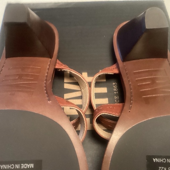 Frye Estelle Leather Strappy Stack Heeled Y2K Boho Slide Sandals  Cognac NIB 9.5 - Picture 9 of 10